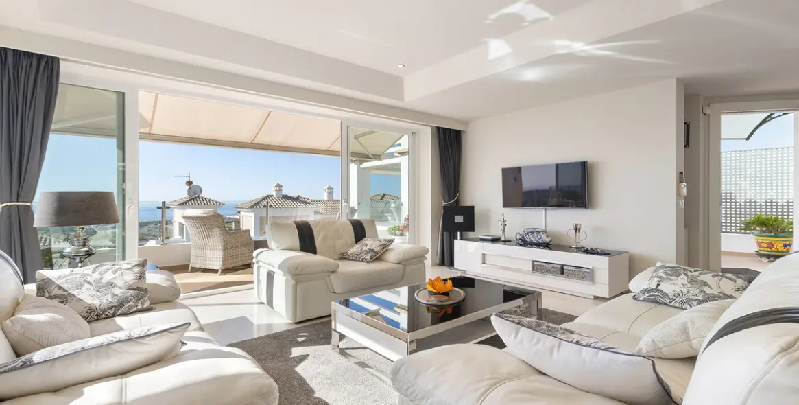 Sale of penthouse in Doña Julia 5