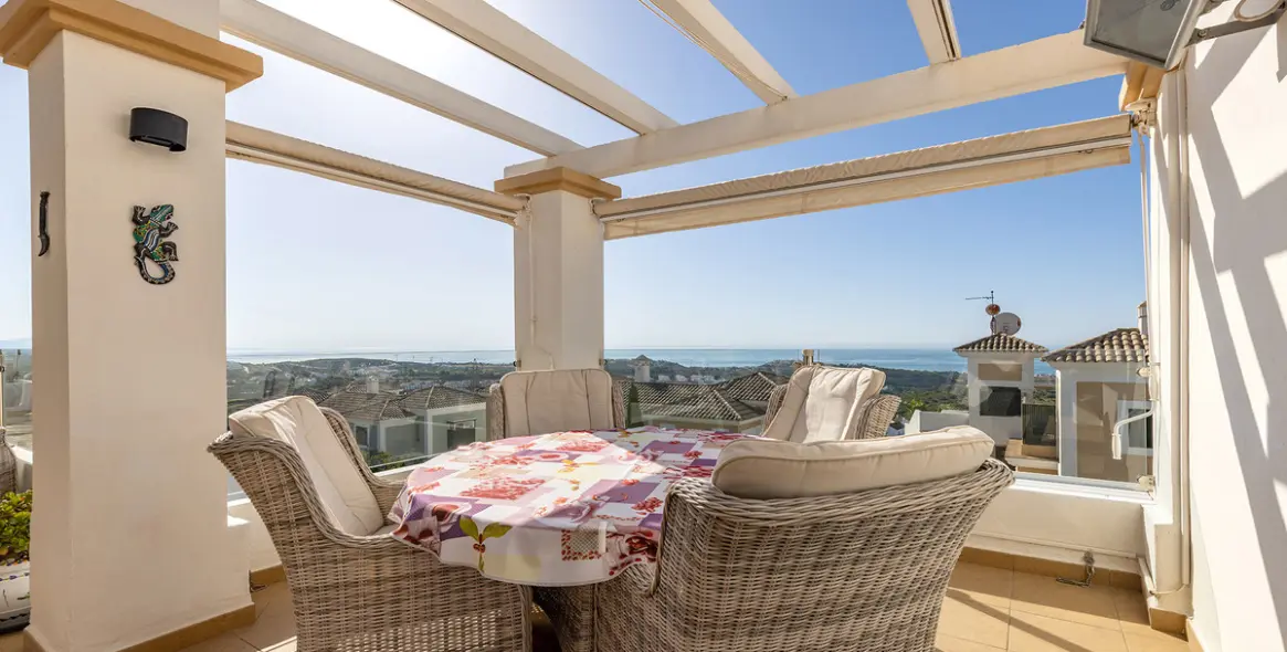 Sale of penthouse in Doña Julia 6