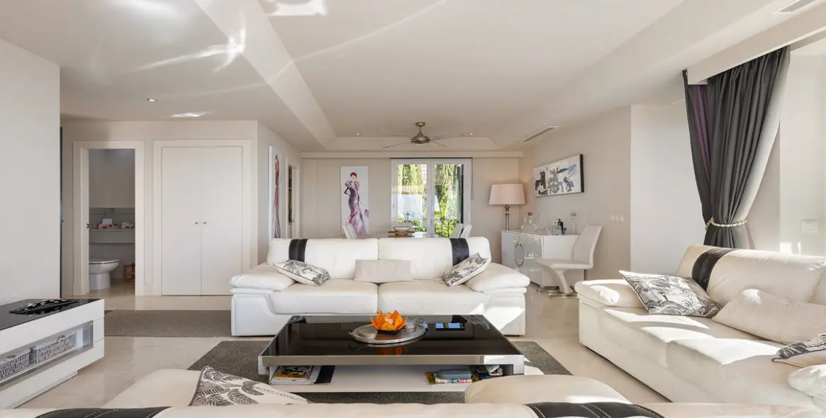 Sale of penthouse in Doña Julia 9