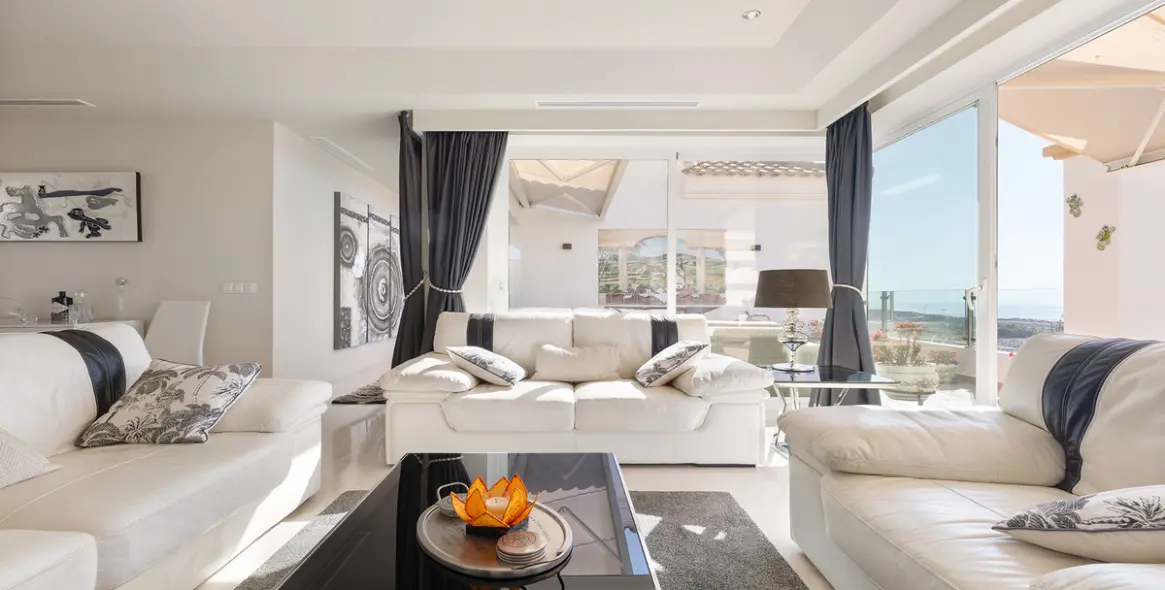 Sale of penthouse in Doña Julia 10