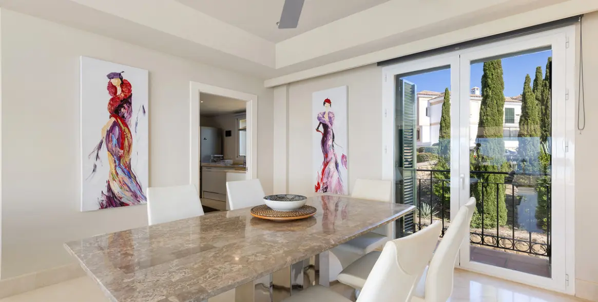 Sale of penthouse in Doña Julia 15