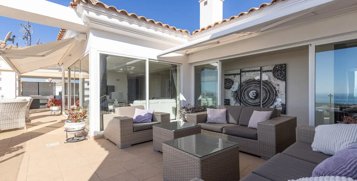 Sale of penthouse in Doña Julia 17