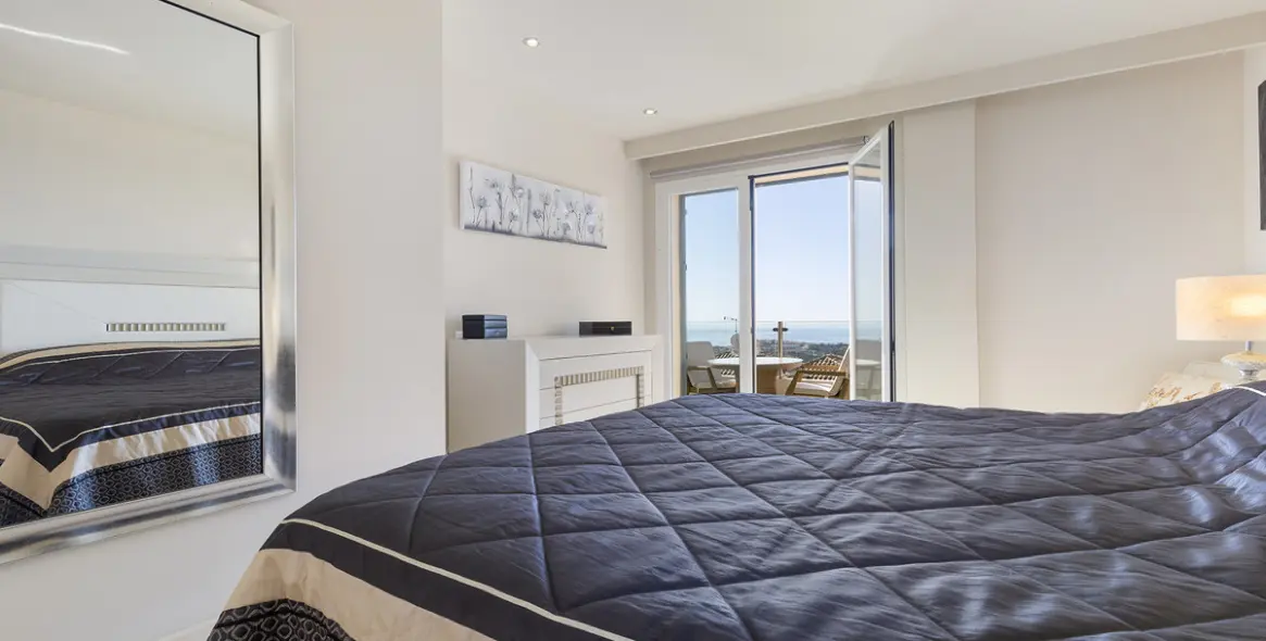Sale of penthouse in Doña Julia 18