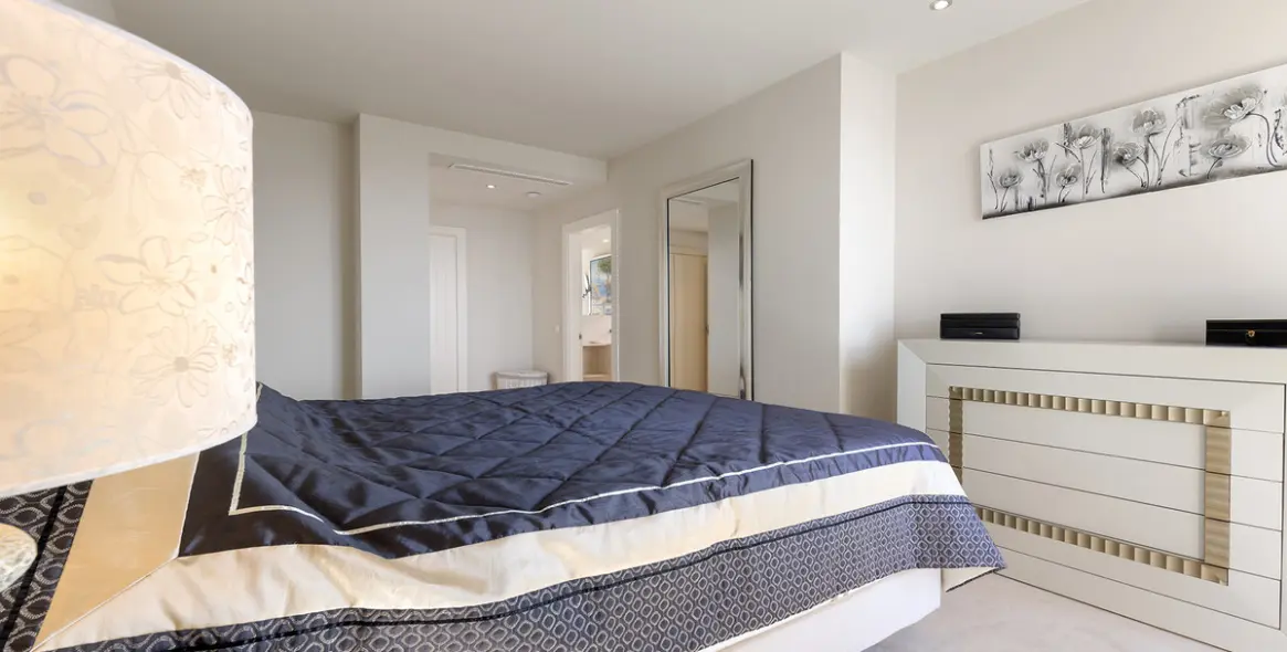 Sale of penthouse in Doña Julia 19