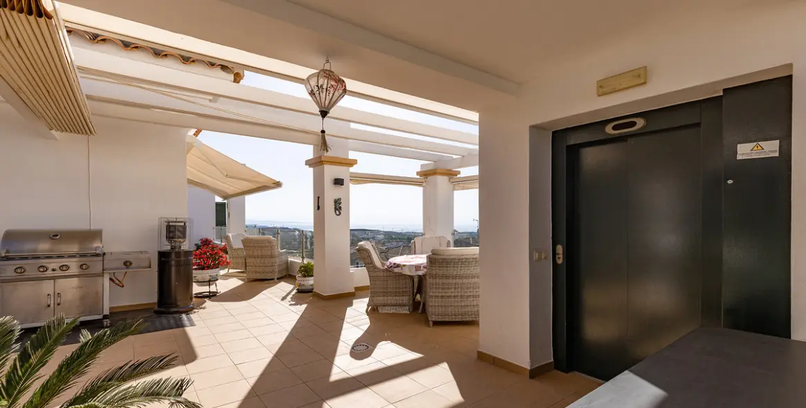 Sale of penthouse in Doña Julia 32