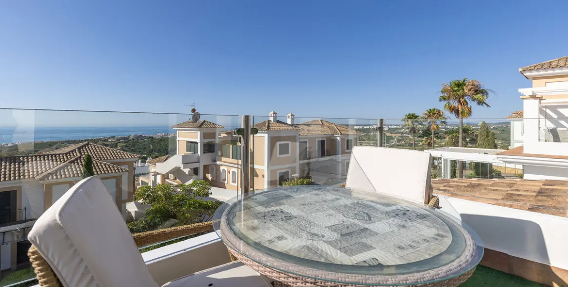 Sale of penthouse in Doña Julia 35