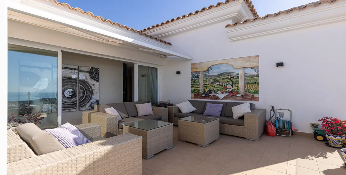 Sale of penthouse in Doña Julia 37