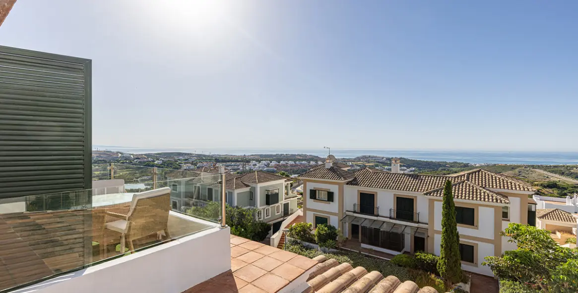 Sale of penthouse in Doña Julia 42