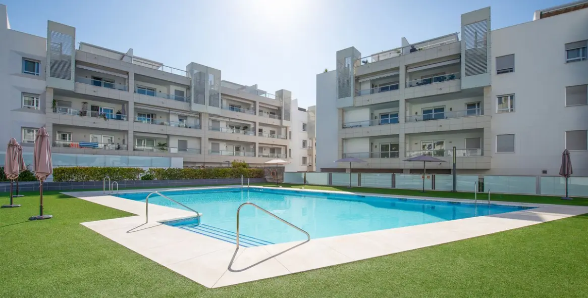 Sale of middle floor apartment in San Pedro de Alcántara 17