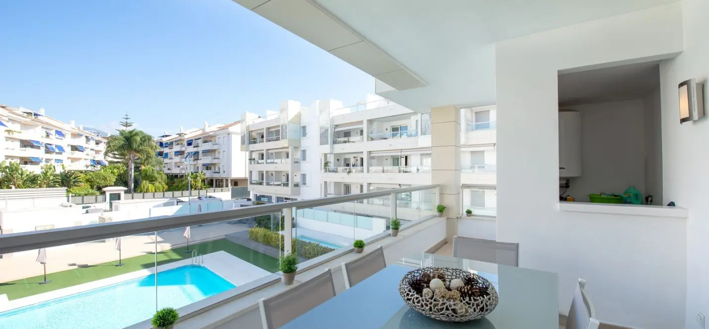 Sale of middle floor apartment in San Pedro de Alcántara 0