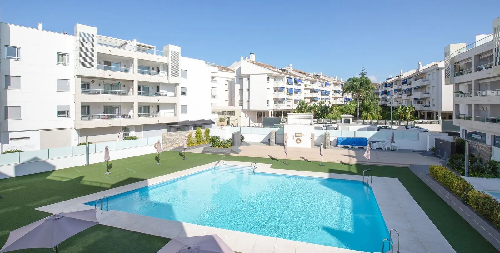 Sale of middle floor apartment in San Pedro de Alcántara 3