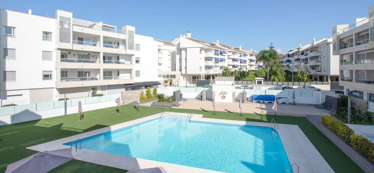Sale of middle floor apartment in San Pedro de Alcántara 2