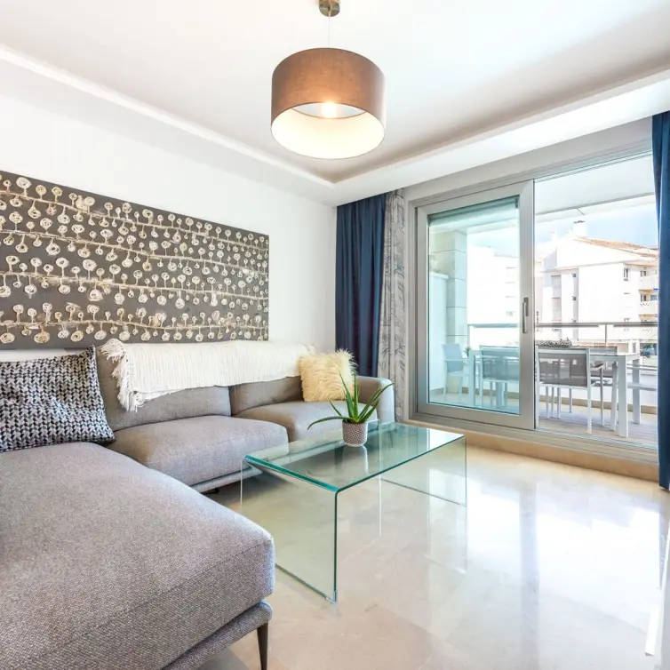 Sale of middle floor apartment in San Pedro de Alcántara