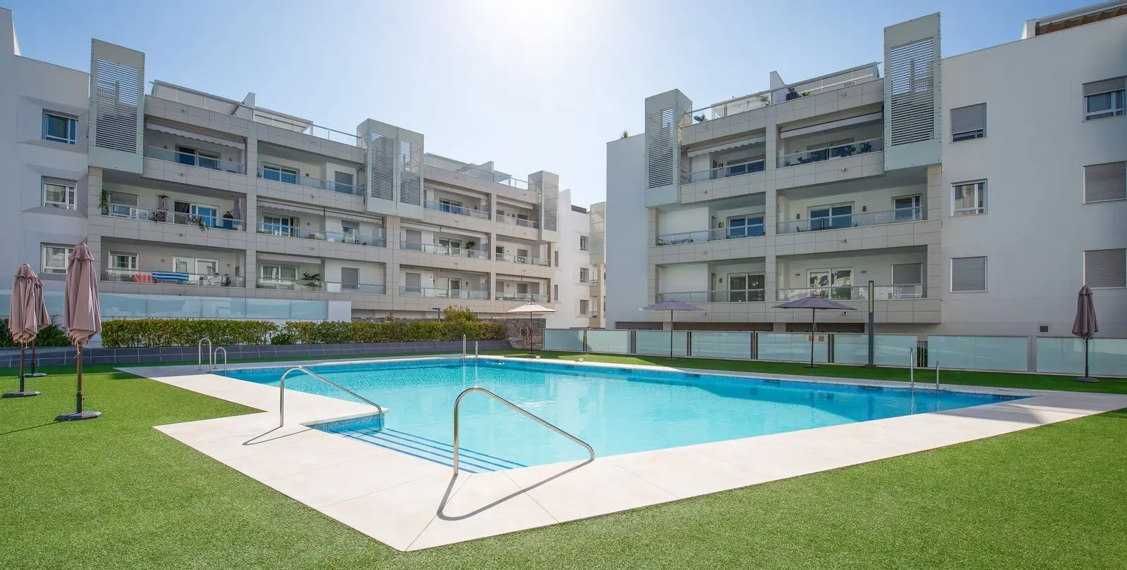 Sale of middle floor apartment in San Pedro de Alcántara 17