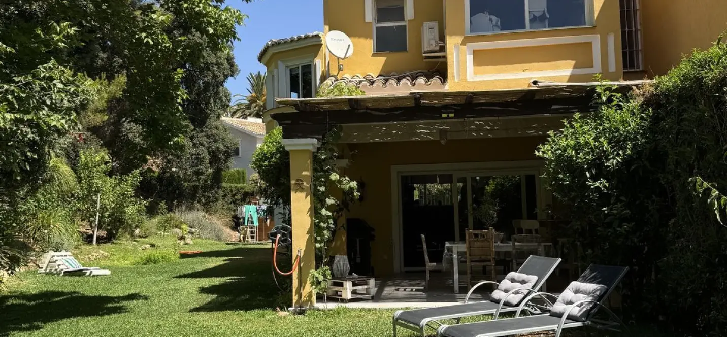 Venta de casa pareada en Calahonda 0