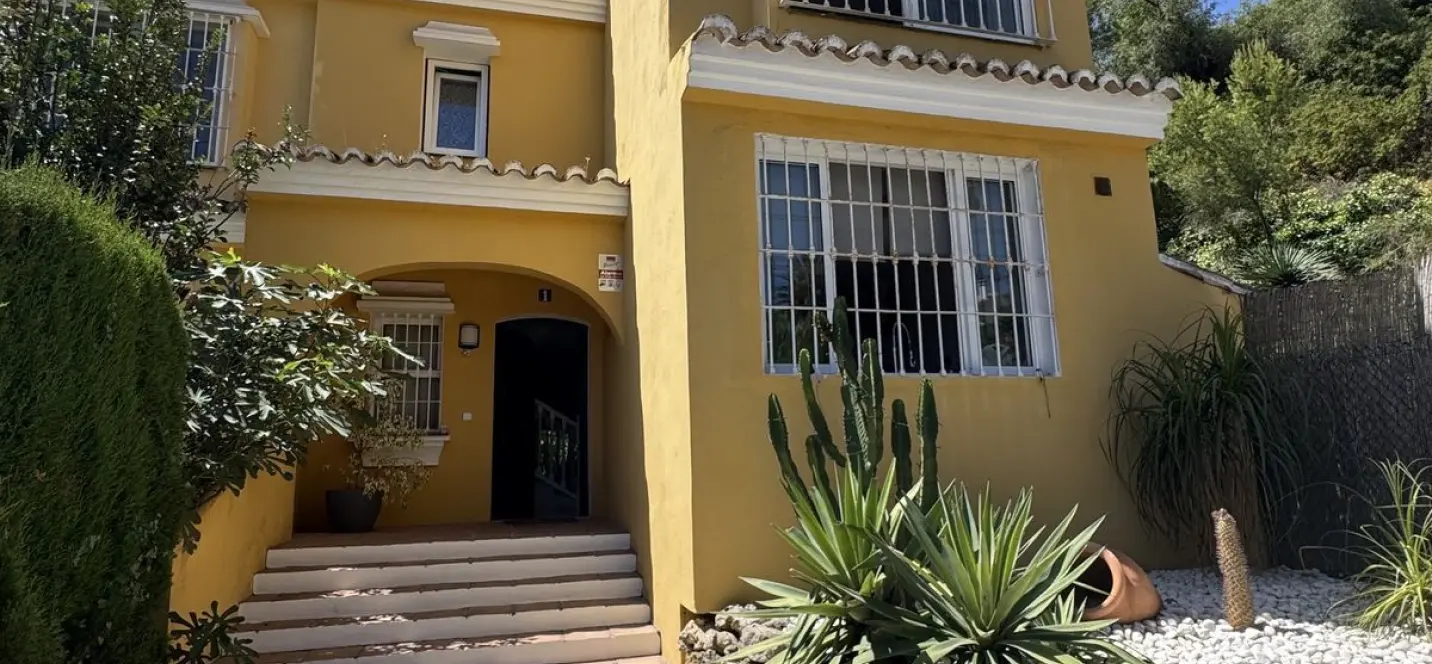 Venta de casa pareada en Calahonda 1