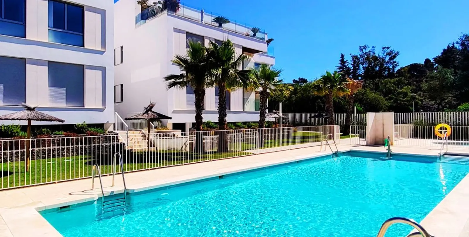 Продажа апартаментов на среднем этаже в Elviria 18