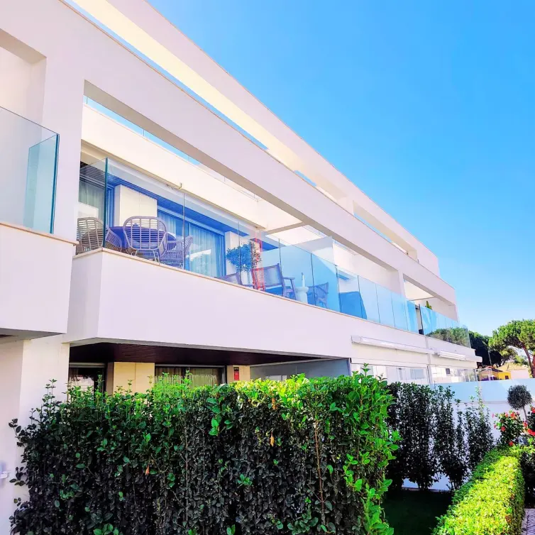 Sale of middle floor apartment in Elviria
