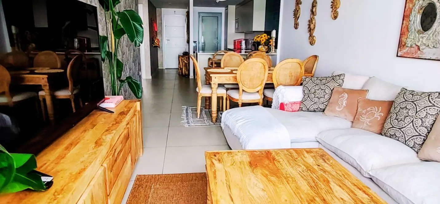 Sale of middle floor apartment in Elviria 1