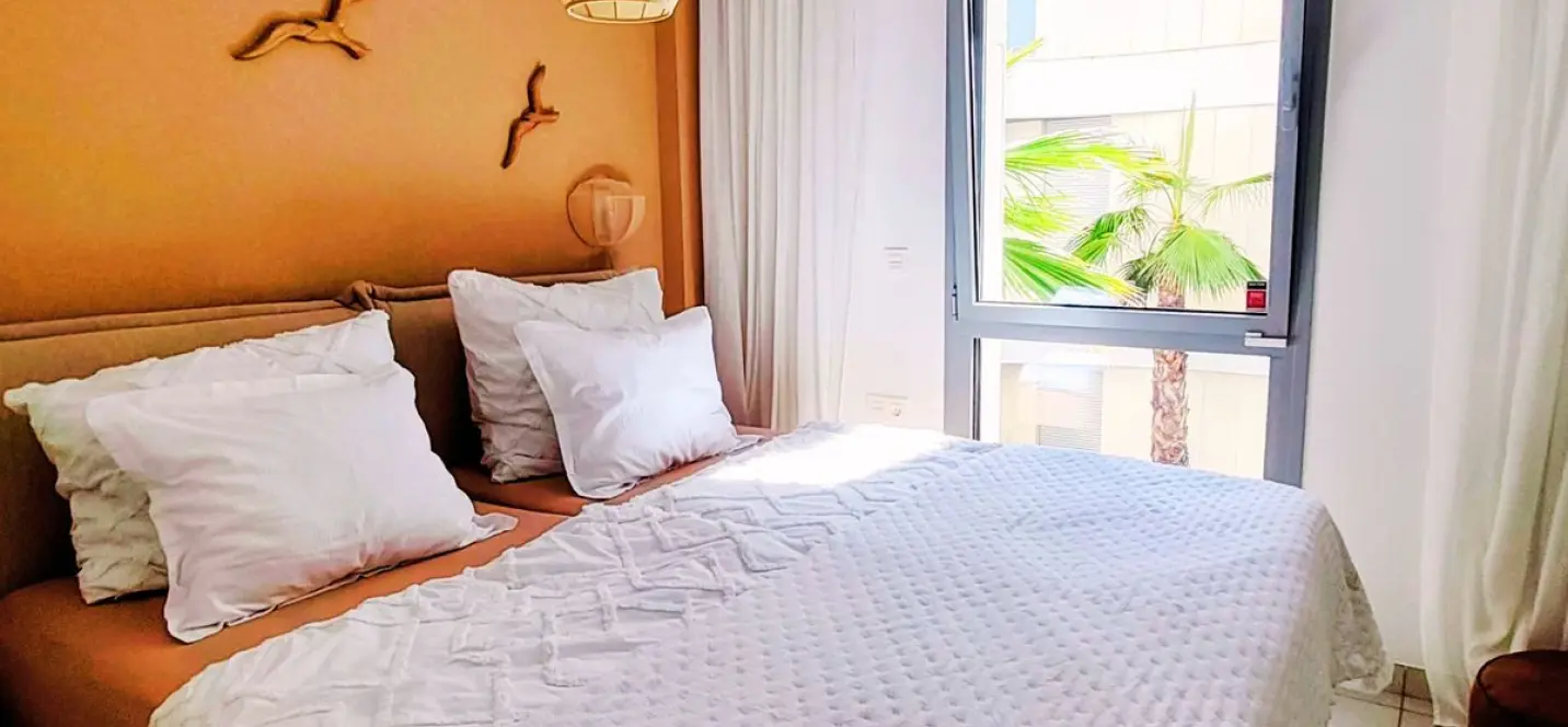 Sale of middle floor apartment in Elviria 3