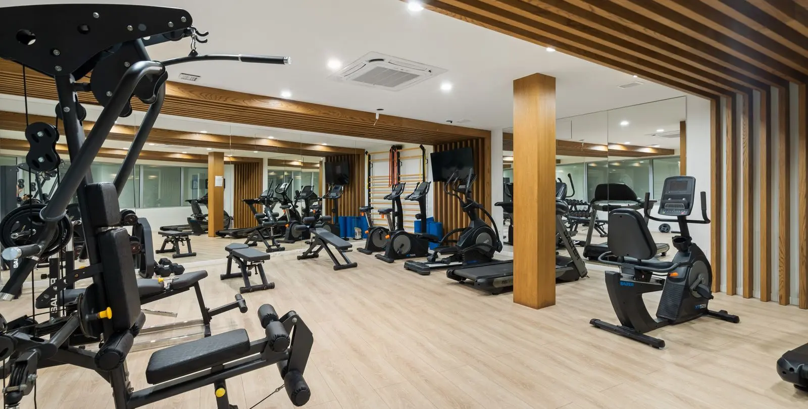 Продажа апартаментов на среднем этаже в Calanova Golf 18