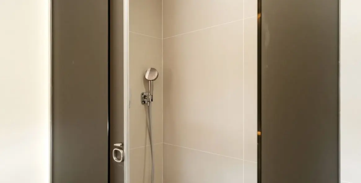 Sale of middle floor apartment in Higueron 18