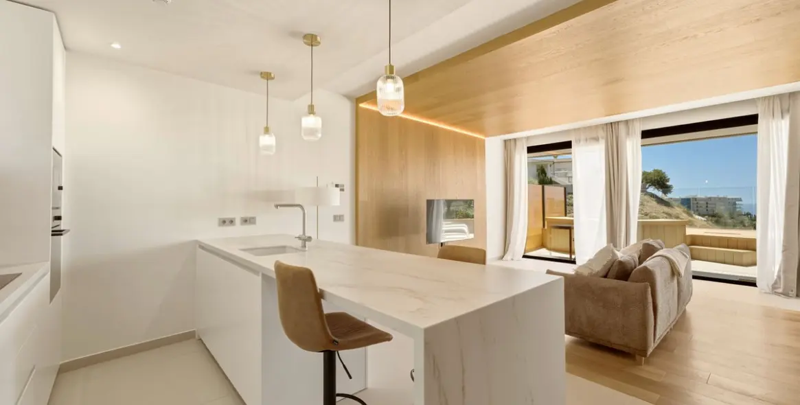 Sale of middle floor apartment in Higueron 22