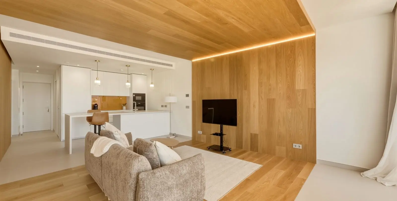 Sale of middle floor apartment in Higueron 2
