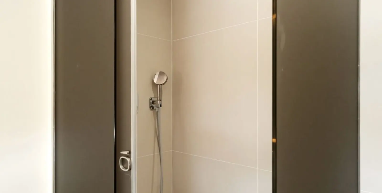 Sale of middle floor apartment in Higueron 18