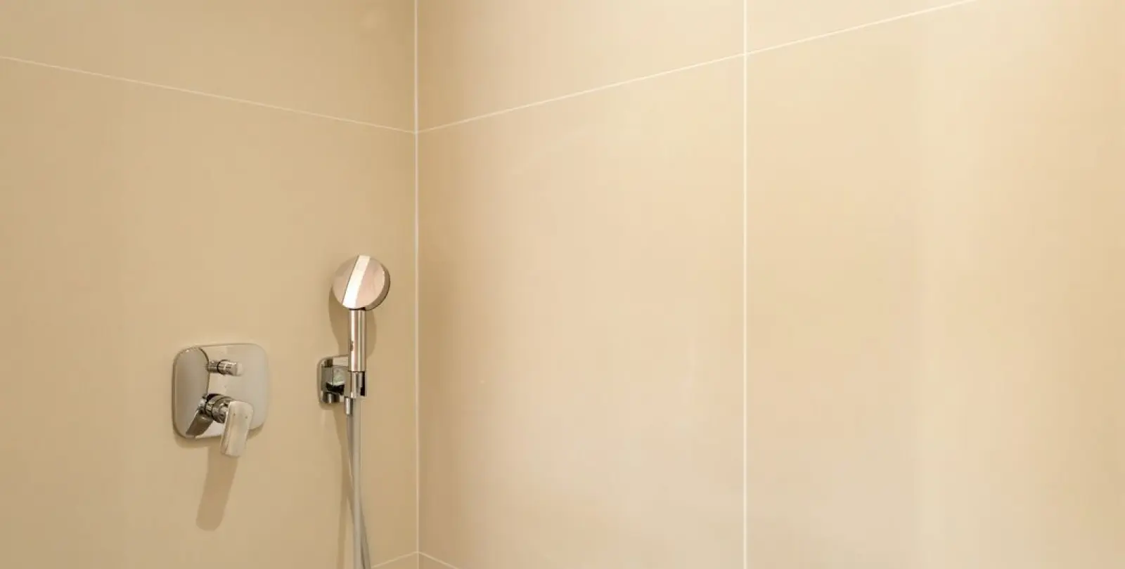 Sale of middle floor apartment in Higueron 19
