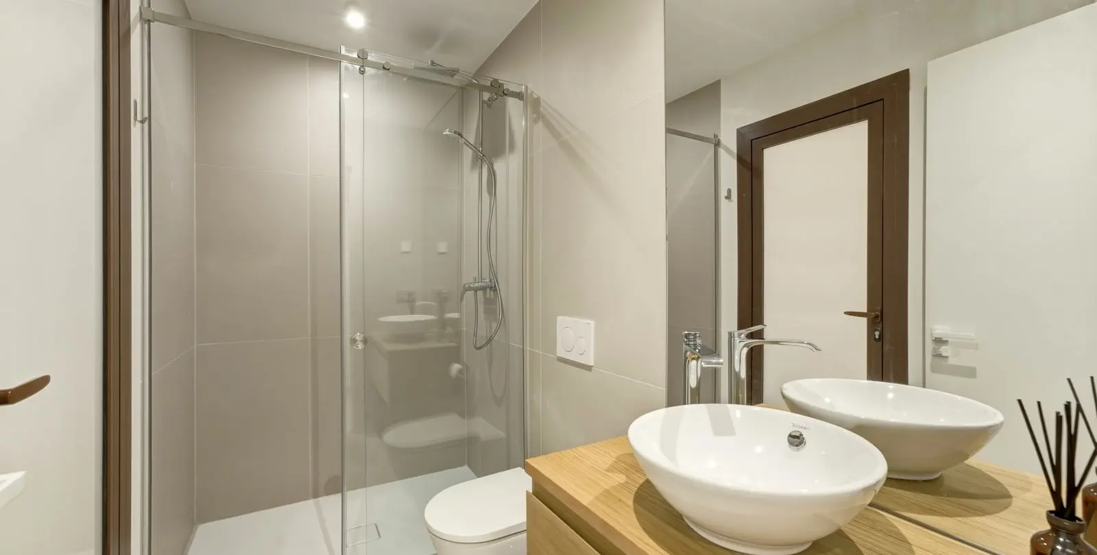 Sale of middle floor apartment in Higueron 20