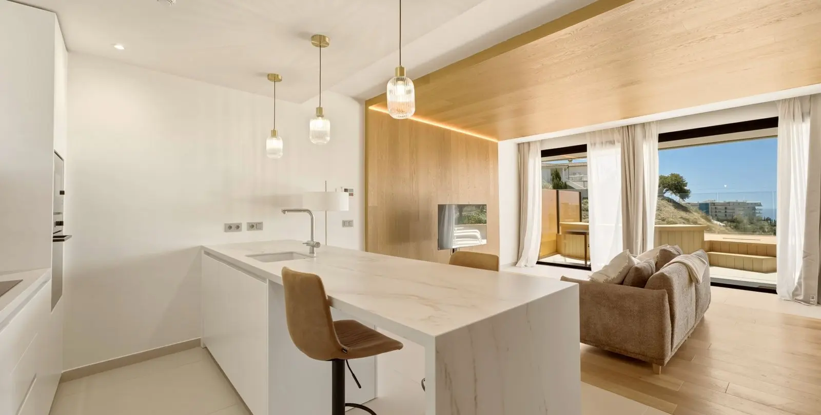 Sale of middle floor apartment in Higueron 22