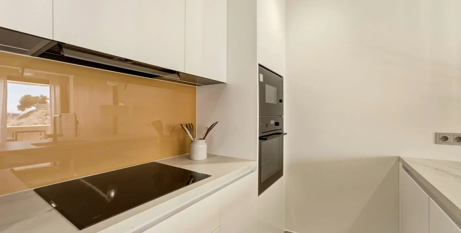 Sale of middle floor apartment in Higueron 24
