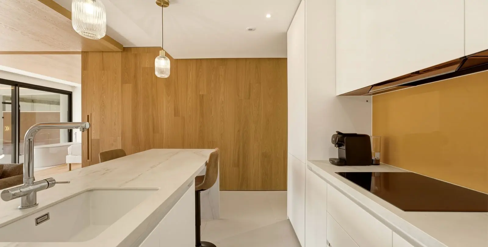 Sale of middle floor apartment in Higueron 25