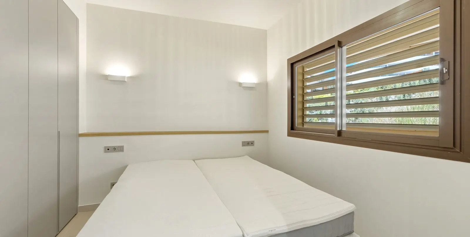 Sale of middle floor apartment in Higueron 26