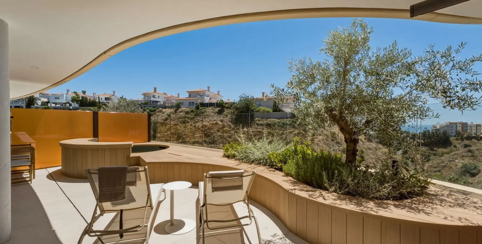 Sale of middle floor apartment in Higueron 27