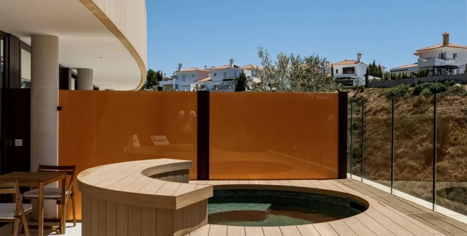 Sale of middle floor apartment in Higueron 32