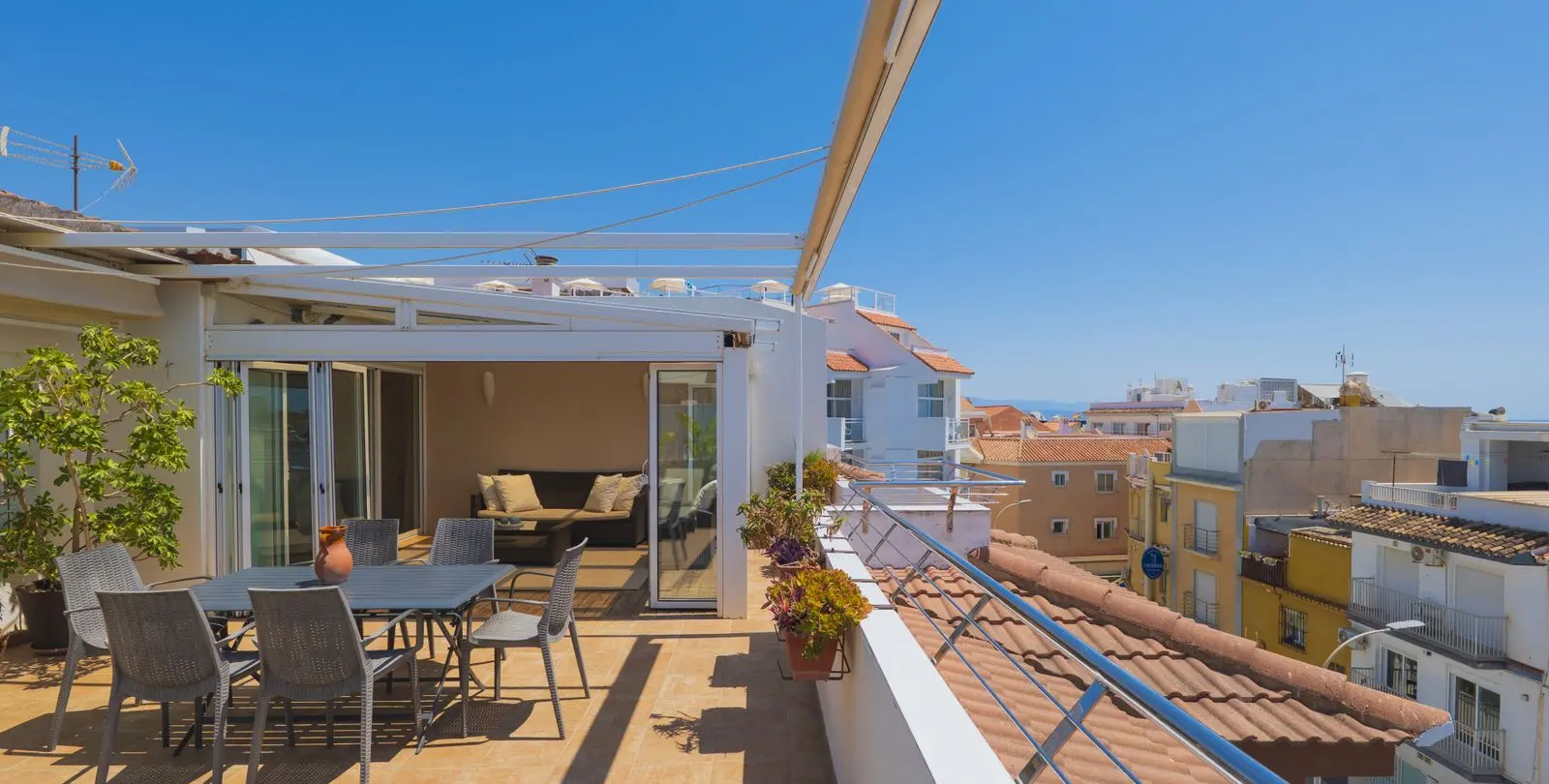 Sale of penthouse in La Carihuela 17