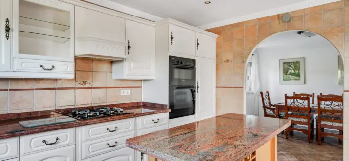 Venta de villa independiente en Estepona 2