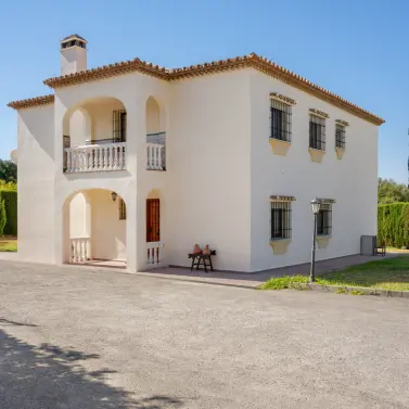 Venta de villa independiente en Estepona