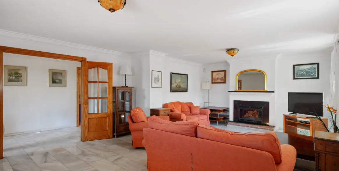 Sale of detached villa in Estepona 8