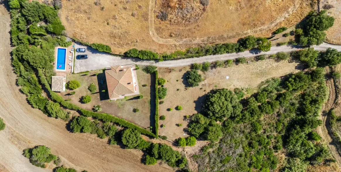 Sale of detached villa in Estepona 19