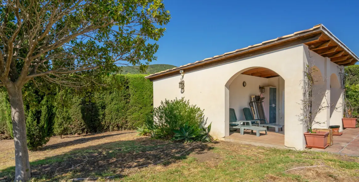 Продажа  отдельно стоящей виллы в Estepona 28