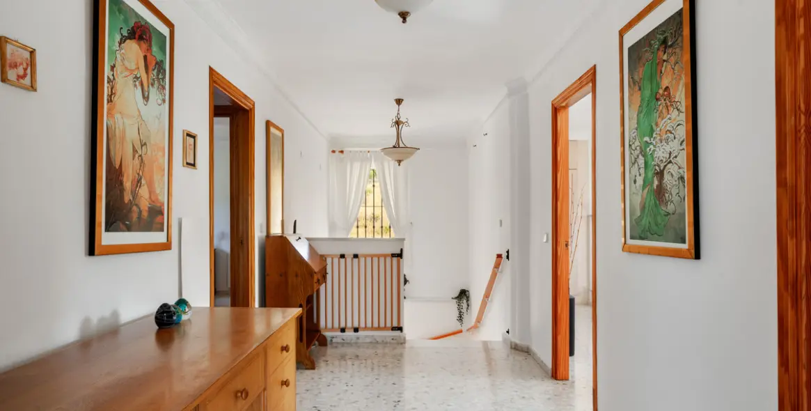 Продажа  отдельно стоящей виллы в Estepona 30