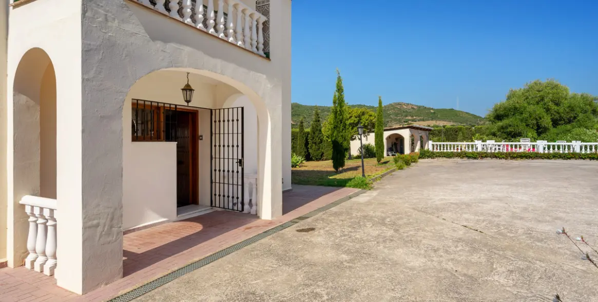 Продажа  отдельно стоящей виллы в Estepona 35