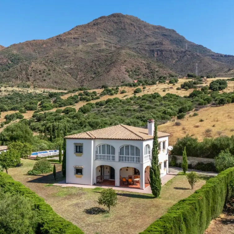 Venta de villa independiente en Estepona