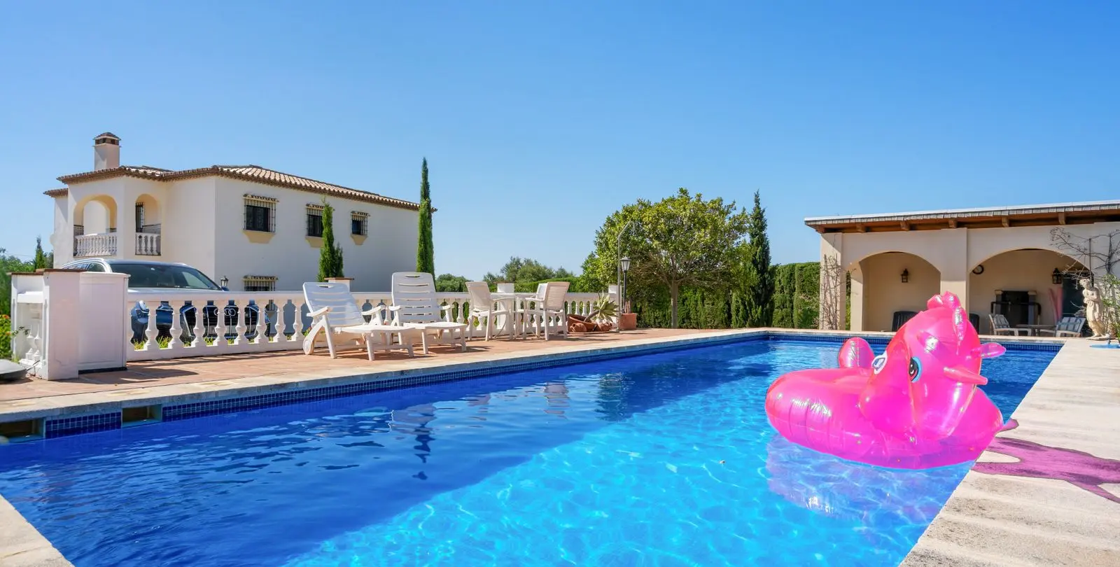 Sale of detached villa in Estepona 2