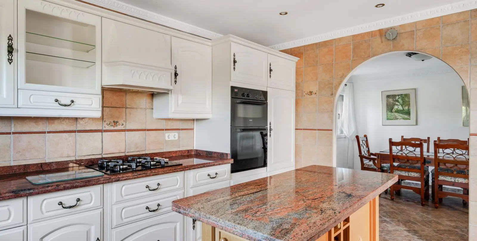 Sale of detached villa in Estepona 3