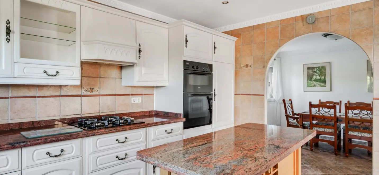 Venta de villa independiente en Estepona 2