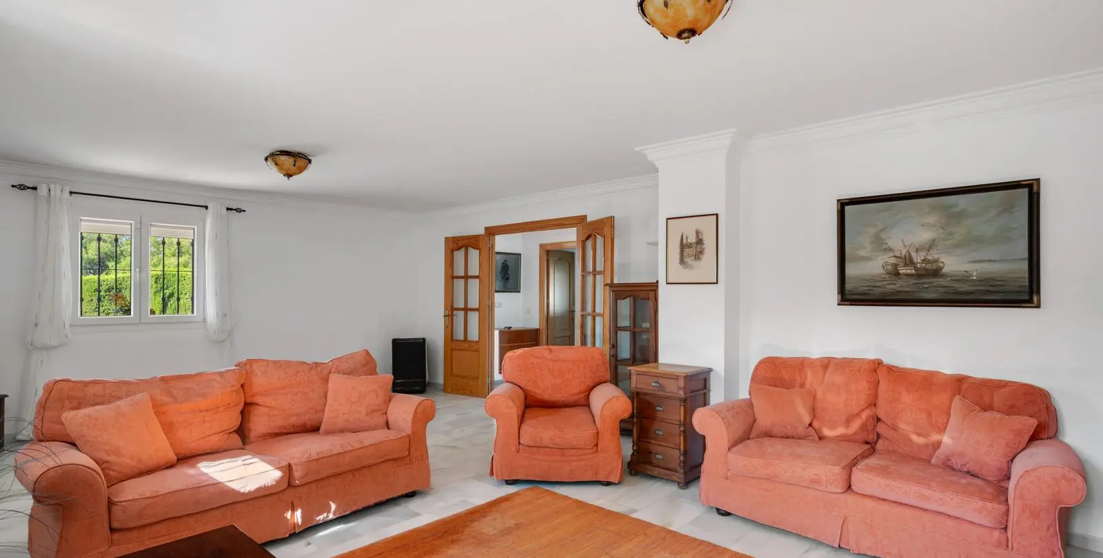 Sale of detached villa in Estepona 4